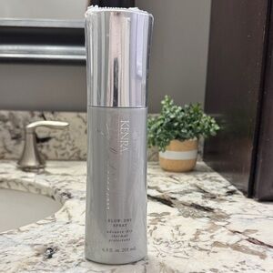 Kenra Silver Blow-Dry Thermal Protectant Spray - Silver